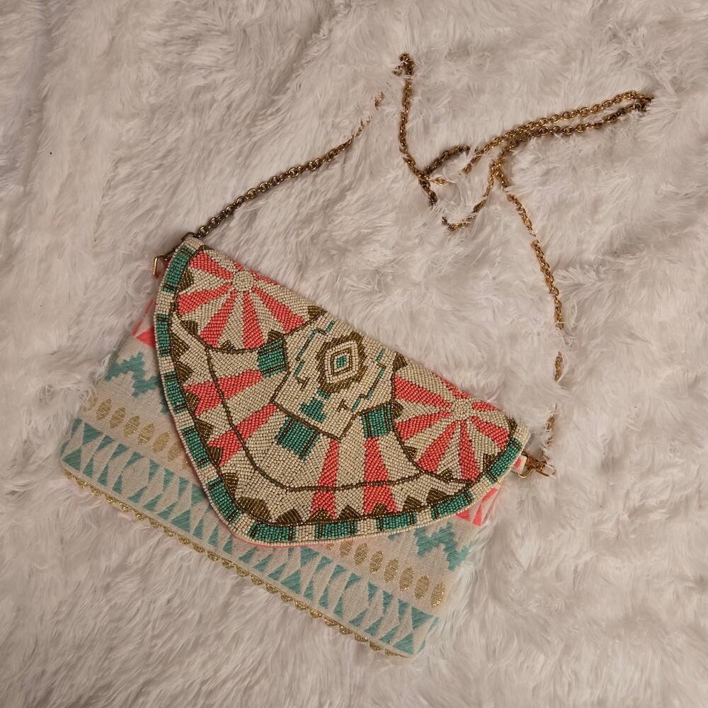 Woman's Purse America and Beyond Beautiful Beaded Purse New